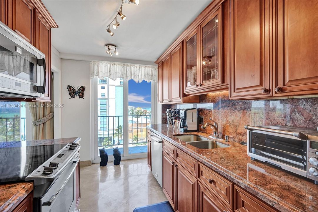 Под контрактом: $339,000 (1 спален, 1 ванн, 830 Квадратных фут)