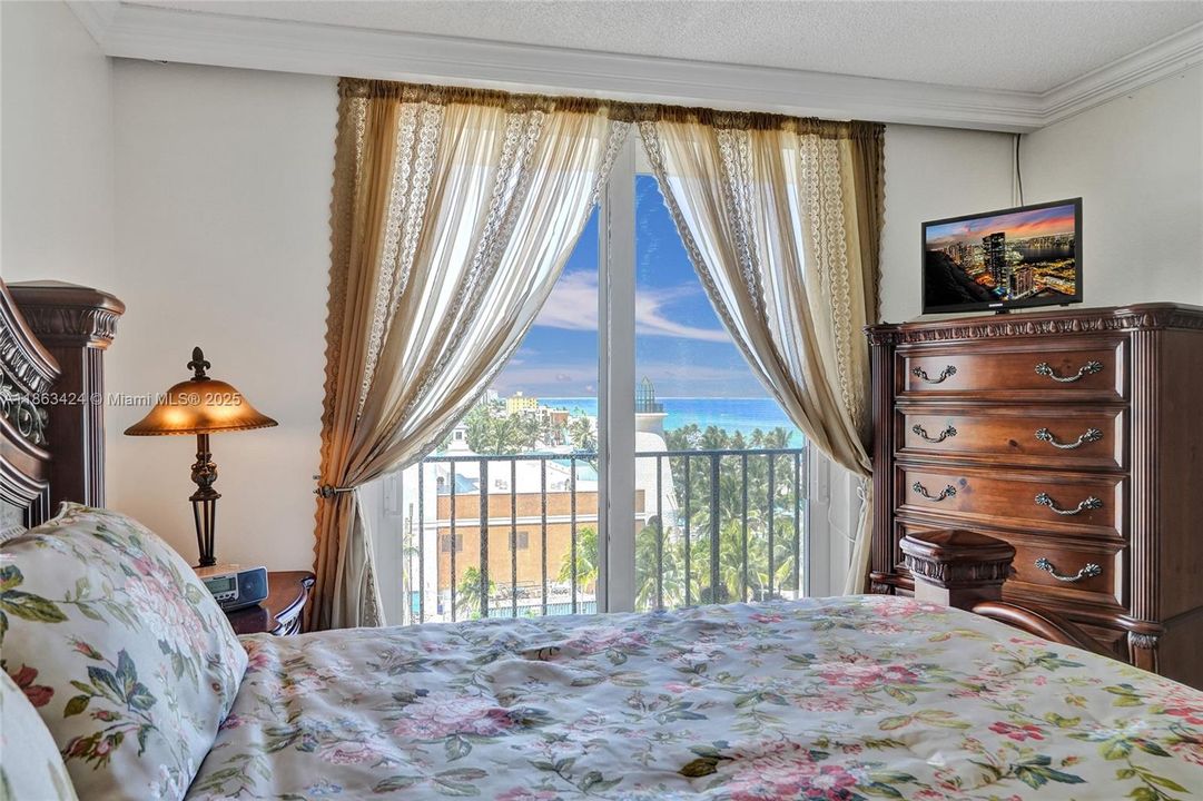 Под контрактом: $339,000 (1 спален, 1 ванн, 830 Квадратных фут)