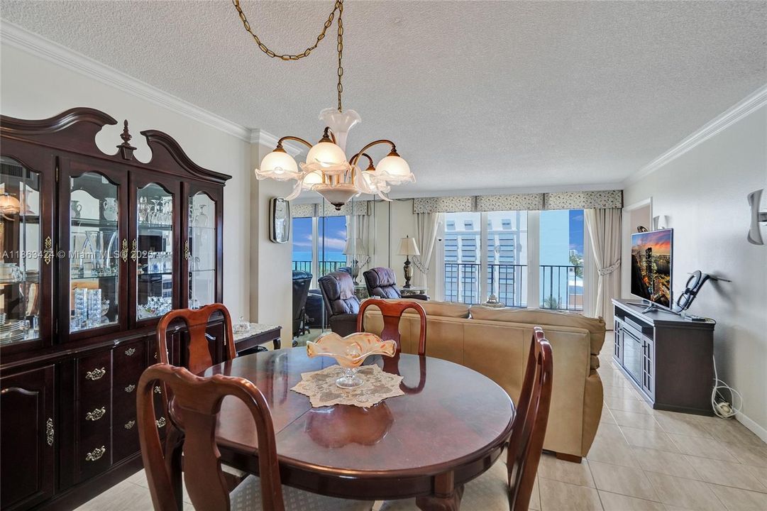 Под контрактом: $339,000 (1 спален, 1 ванн, 830 Квадратных фут)