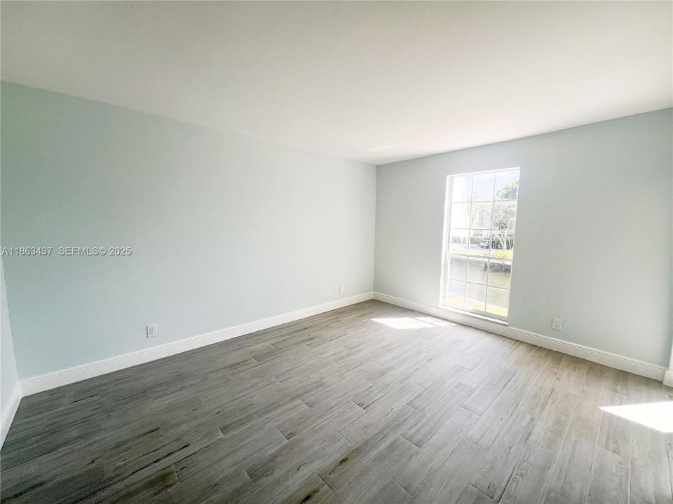 For Sale: $437,777 (2 beds, 2 baths, 925 Square Feet)