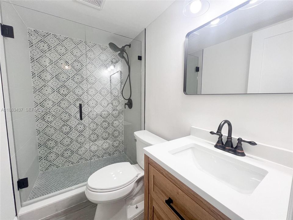 For Sale: $437,777 (2 beds, 2 baths, 925 Square Feet)