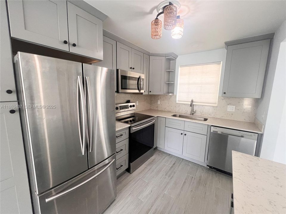 For Sale: $437,777 (2 beds, 2 baths, 925 Square Feet)