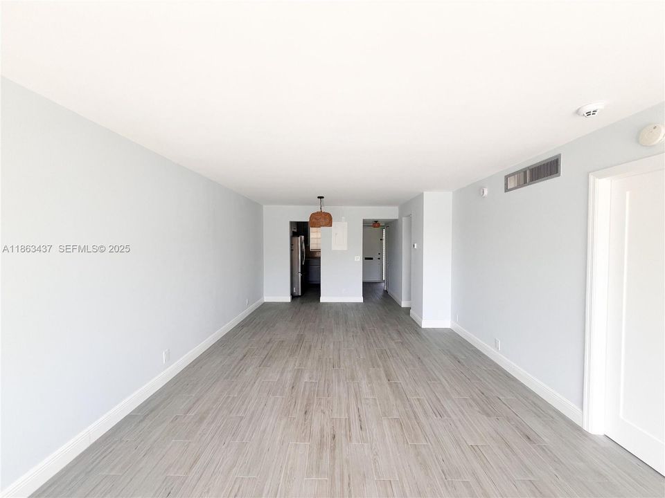 For Sale: $437,777 (2 beds, 2 baths, 925 Square Feet)