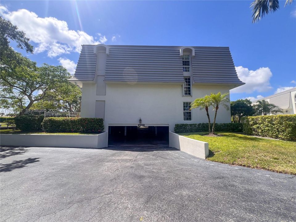 For Sale: $437,777 (2 beds, 2 baths, 925 Square Feet)