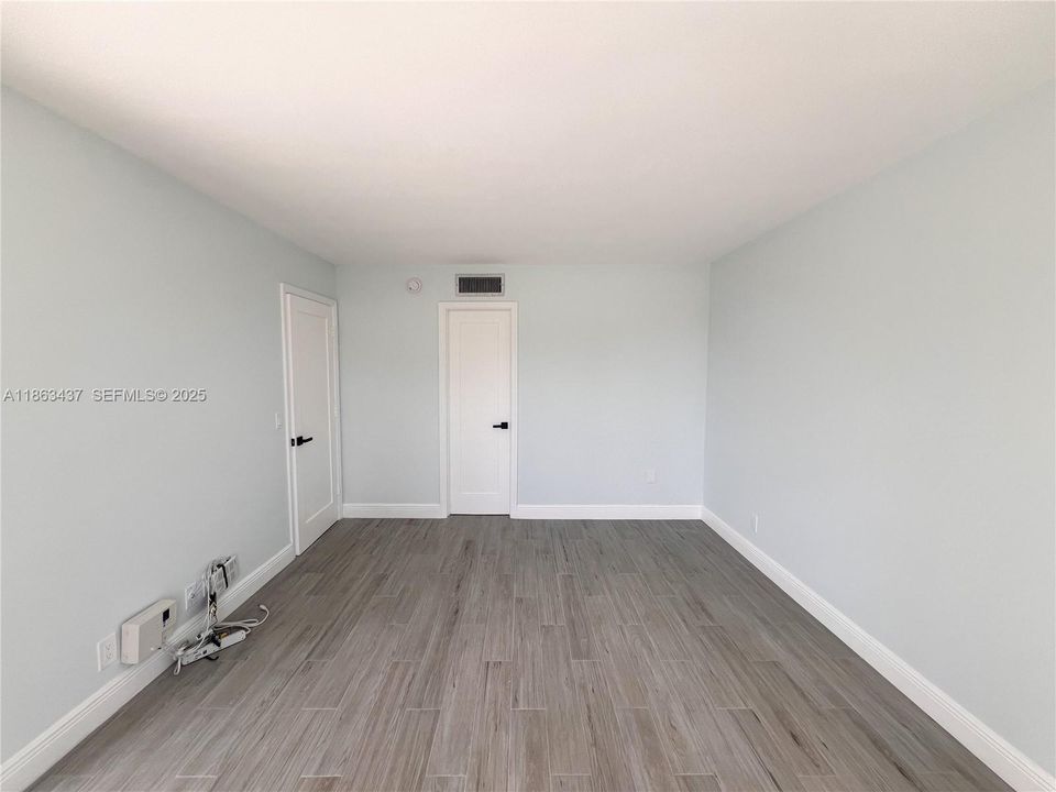 For Sale: $437,777 (2 beds, 2 baths, 925 Square Feet)