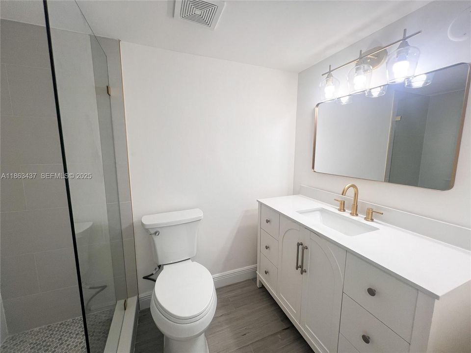 For Sale: $437,777 (2 beds, 2 baths, 925 Square Feet)