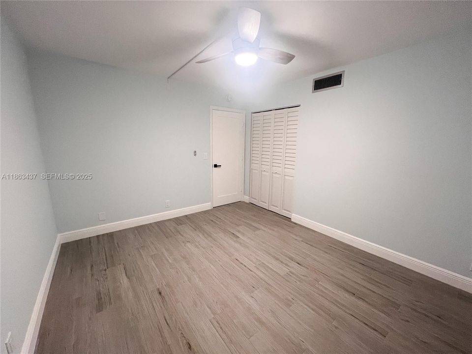 For Sale: $437,777 (2 beds, 2 baths, 925 Square Feet)