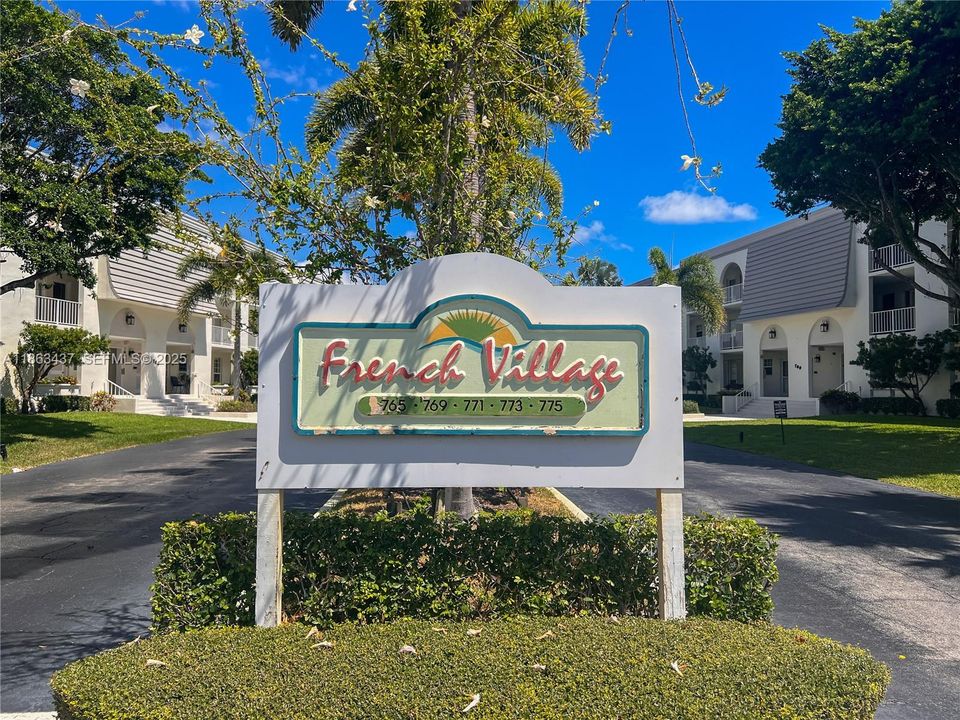 For Sale: $437,777 (2 beds, 2 baths, 925 Square Feet)