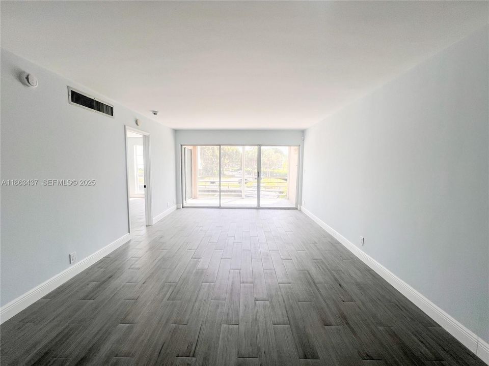 For Sale: $437,777 (2 beds, 2 baths, 925 Square Feet)