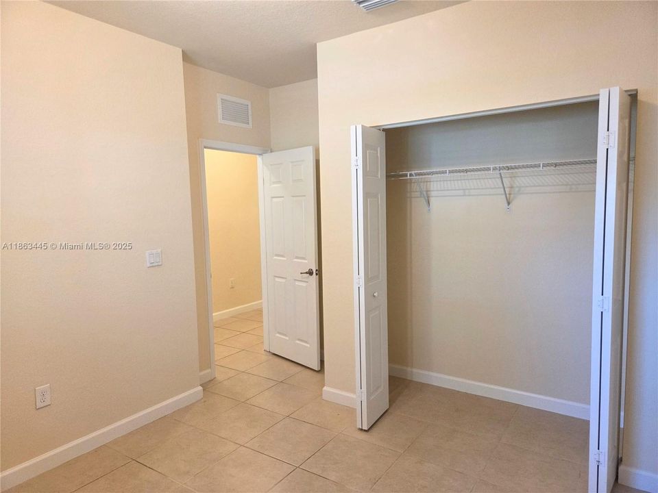 合同活跃: $3,200 (4 贝兹, 2 浴室, 1841 平方英尺)