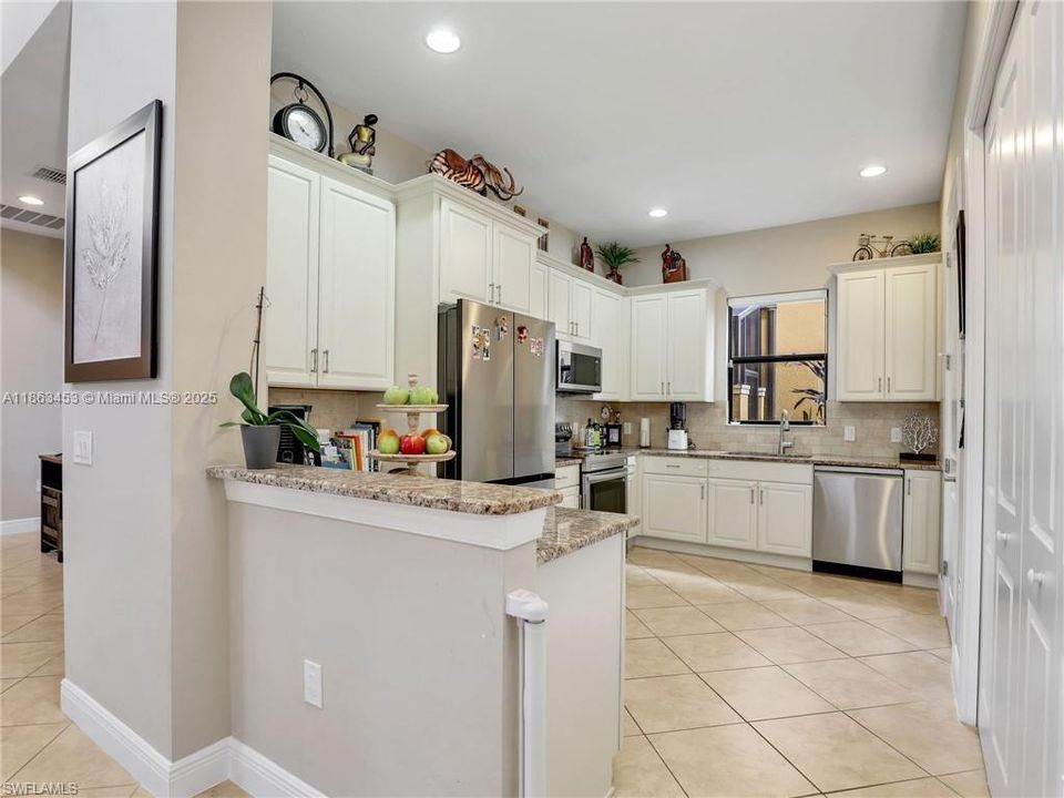 For Sale: $515,000 (3 beds, 3 baths, 2115 Square Feet)