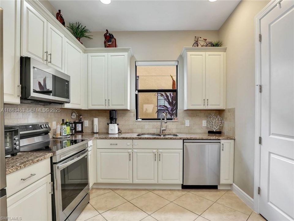 For Sale: $515,000 (3 beds, 3 baths, 2115 Square Feet)