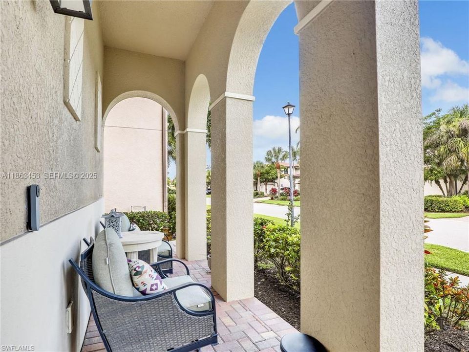 For Sale: $515,000 (3 beds, 3 baths, 2115 Square Feet)