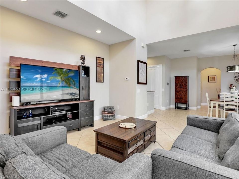 For Sale: $515,000 (3 beds, 3 baths, 2115 Square Feet)