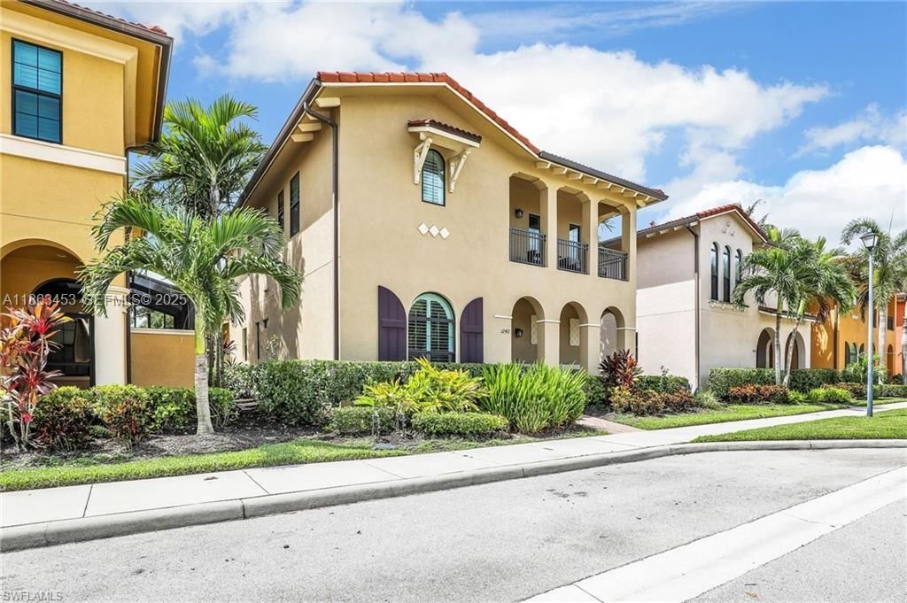 For Sale: $515,000 (3 beds, 3 baths, 2115 Square Feet)