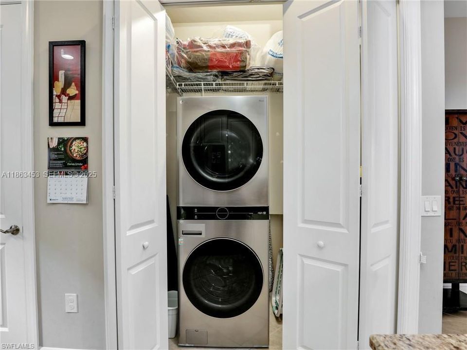 For Sale: $515,000 (3 beds, 3 baths, 2115 Square Feet)