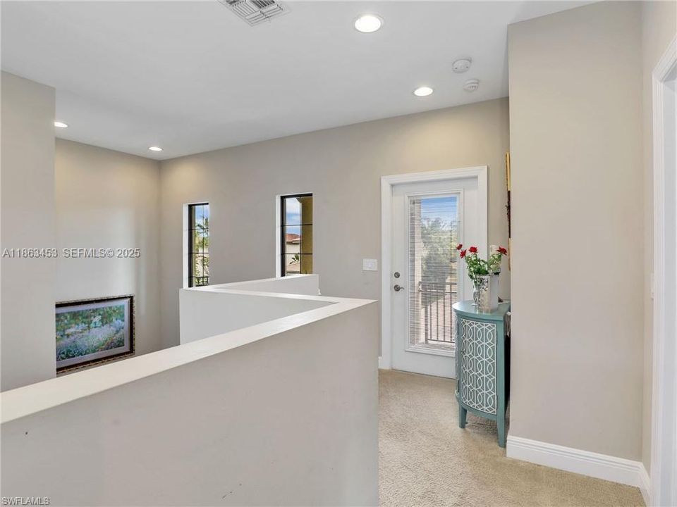 For Sale: $515,000 (3 beds, 3 baths, 2115 Square Feet)