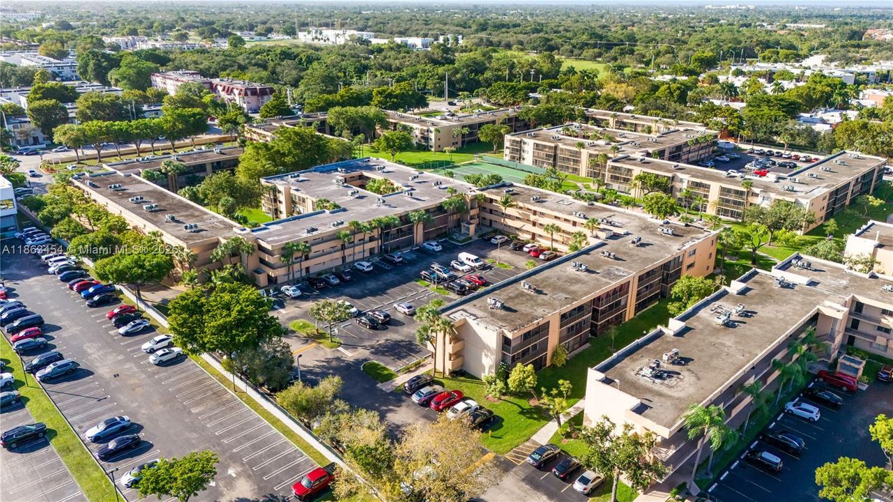 На продажу: $275,000 (2 спален, 2 ванн, 985 Квадратных фут)