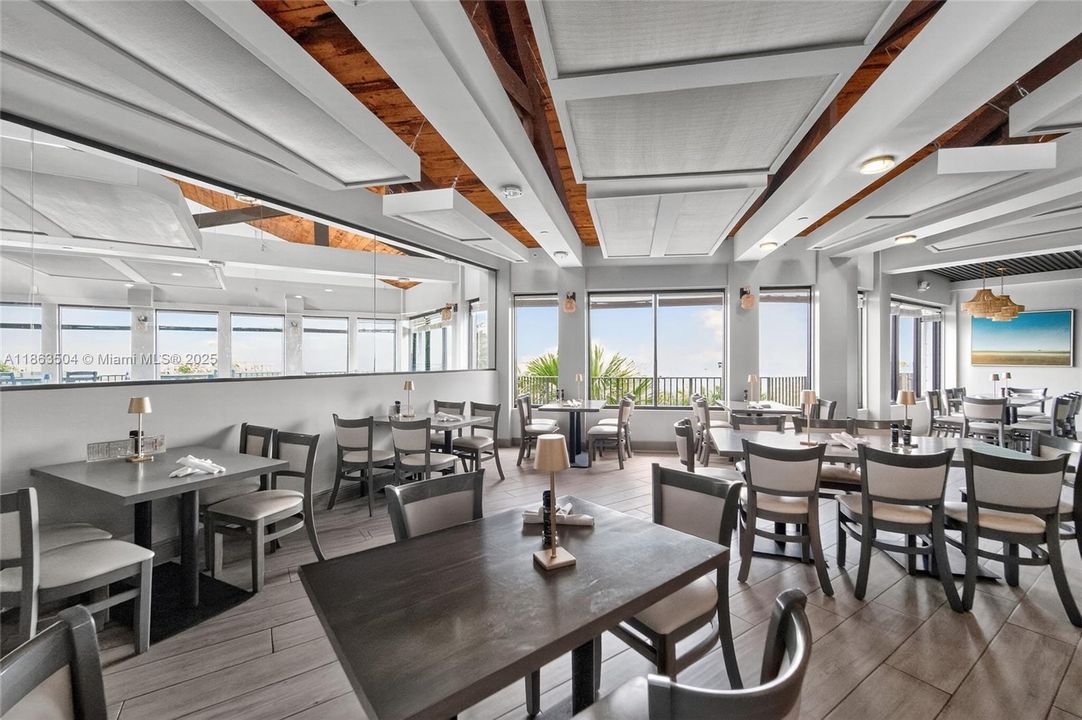 In House RestaurantHutchinson Island Bar & Grill