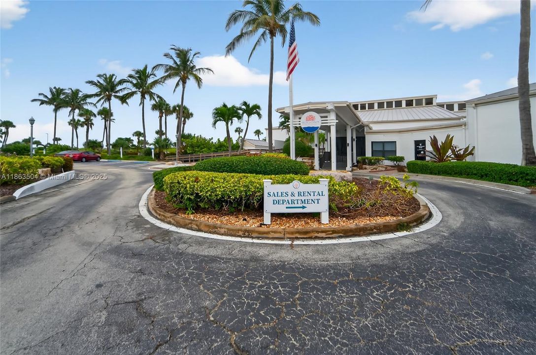 Rotunda Near Capstan