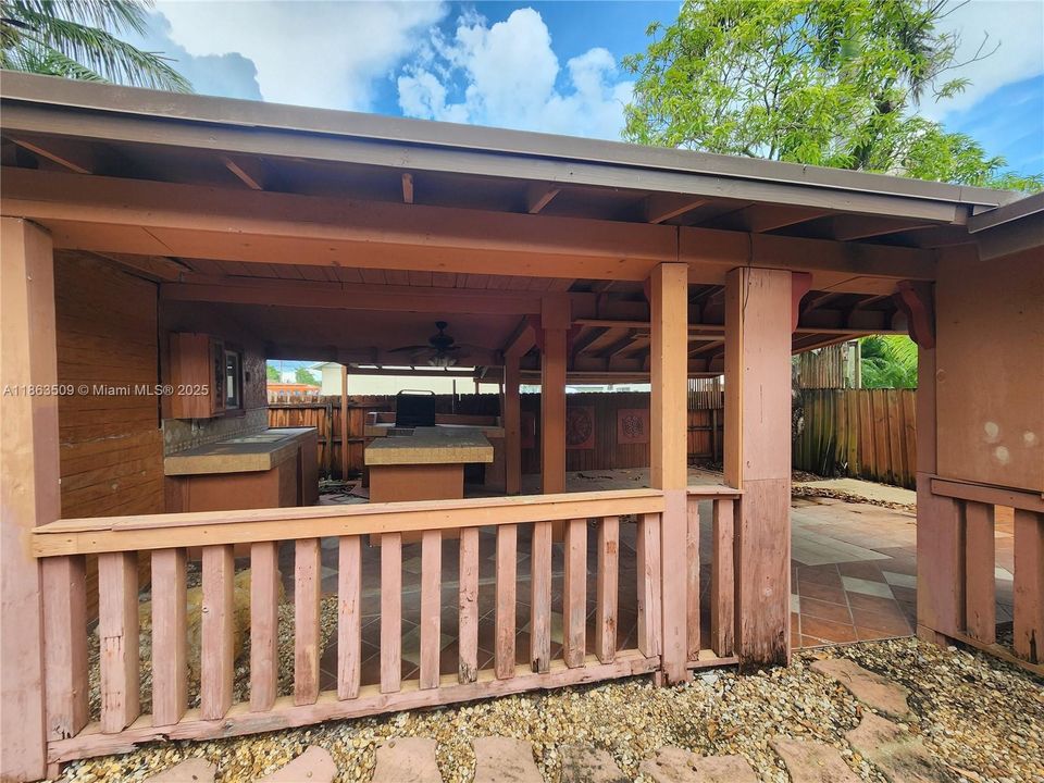 出租: $1,150 (1 贝兹, 1 浴室, 1440 平方英尺)