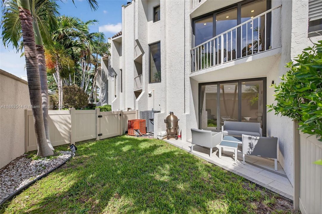 For Sale: $1,993,000 (3 beds, 3 baths, 2844 Square Feet)