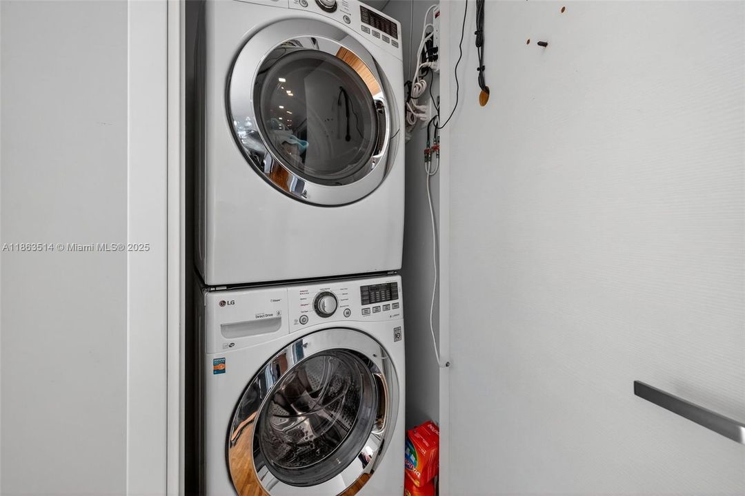 For Sale: $1,993,000 (3 beds, 3 baths, 2844 Square Feet)