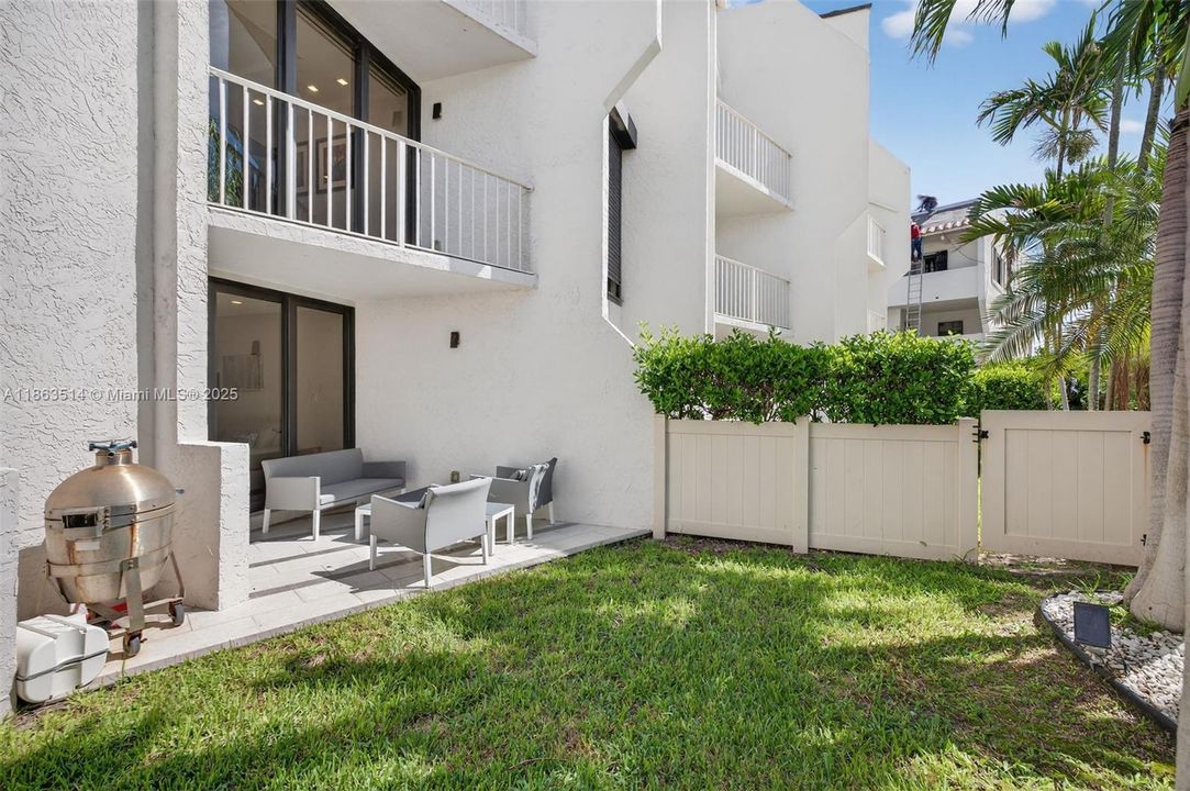 For Sale: $1,993,000 (3 beds, 3 baths, 2844 Square Feet)