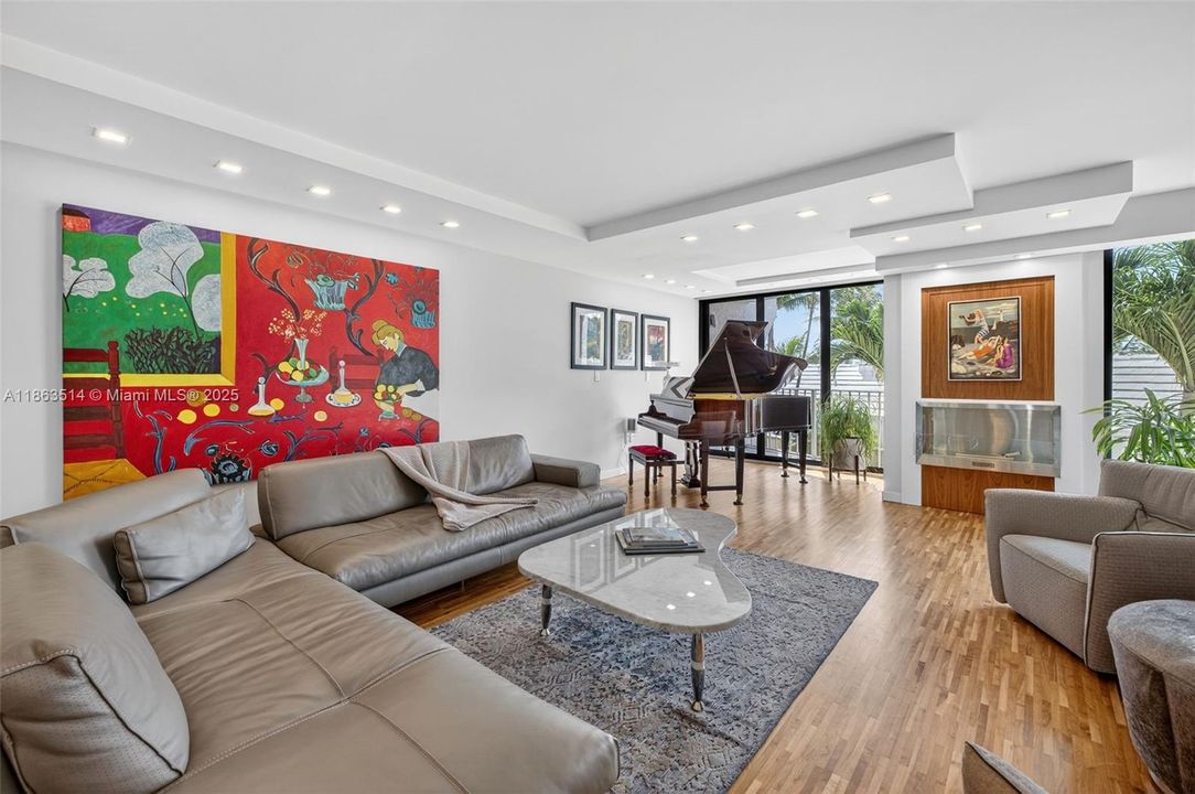 For Sale: $1,993,000 (3 beds, 3 baths, 2844 Square Feet)