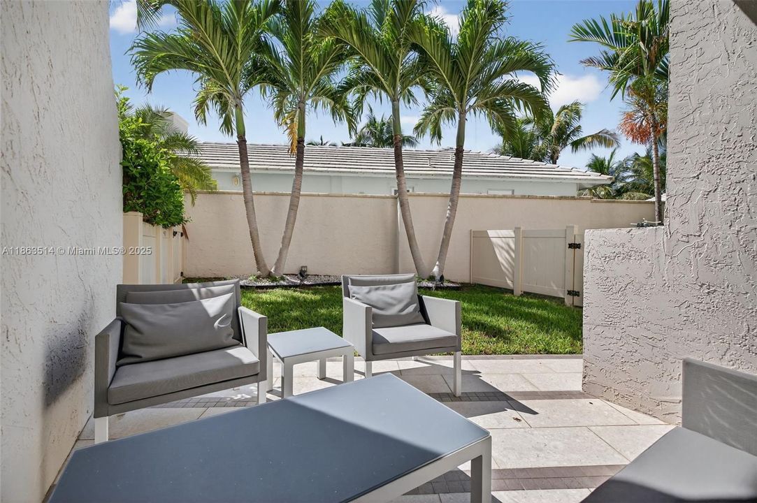 For Sale: $1,993,000 (3 beds, 3 baths, 2844 Square Feet)