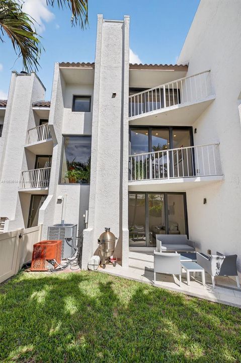 For Sale: $1,993,000 (3 beds, 3 baths, 2844 Square Feet)