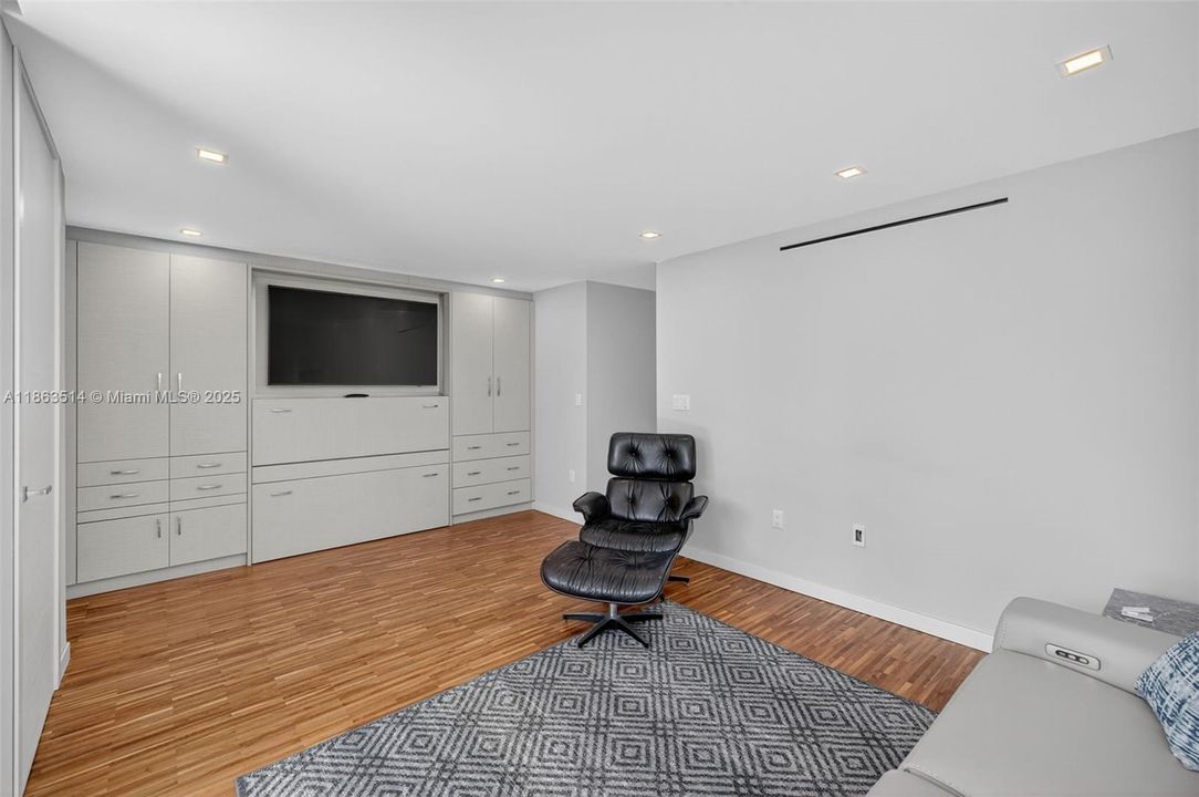 For Sale: $1,993,000 (3 beds, 3 baths, 2844 Square Feet)