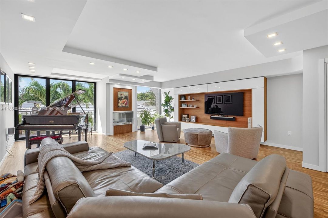 For Sale: $1,993,000 (3 beds, 3 baths, 2844 Square Feet)