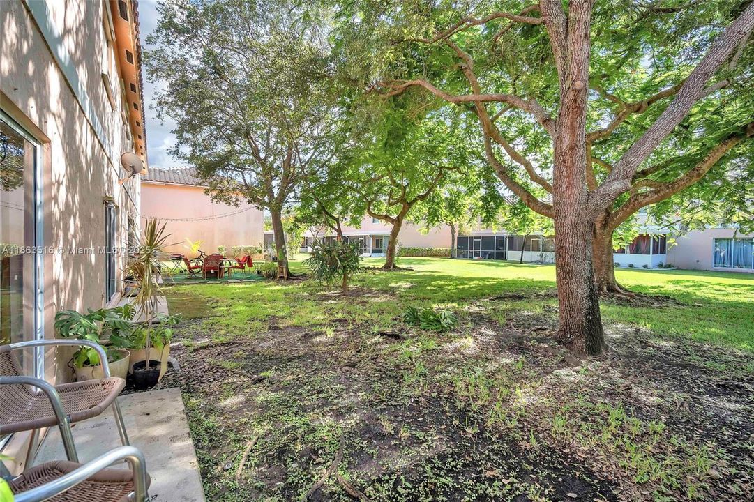 На продажу: $385,000 (2 спален, 2 ванн, 1114 Квадратных фут)