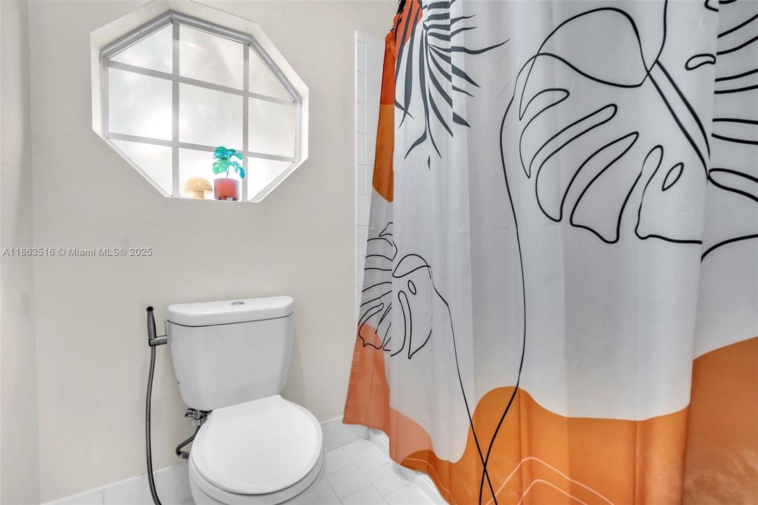 На продажу: $385,000 (2 спален, 2 ванн, 1114 Квадратных фут)