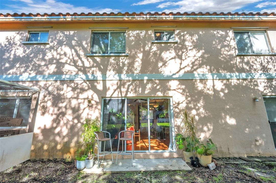 На продажу: $385,000 (2 спален, 2 ванн, 1114 Квадратных фут)