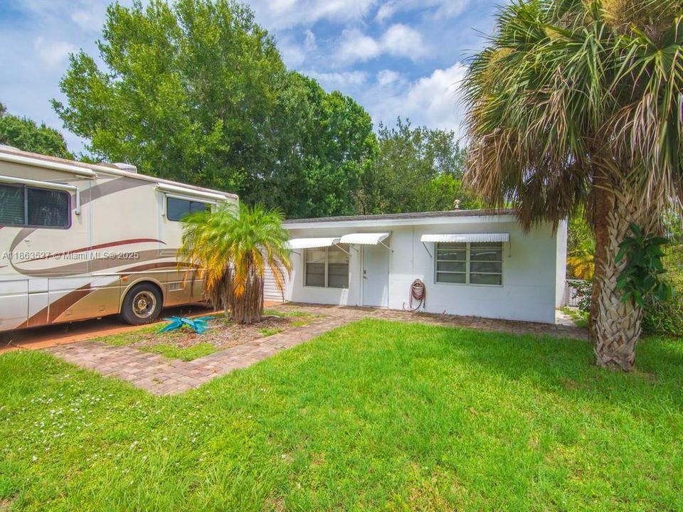 For Sale: $325,000 (3 beds, 1 baths, 0 Square Feet)