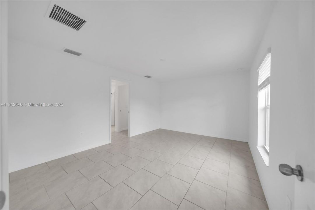 В аренду: $2,300 (3 спален, 2 ванн, 1448 Квадратных фут)