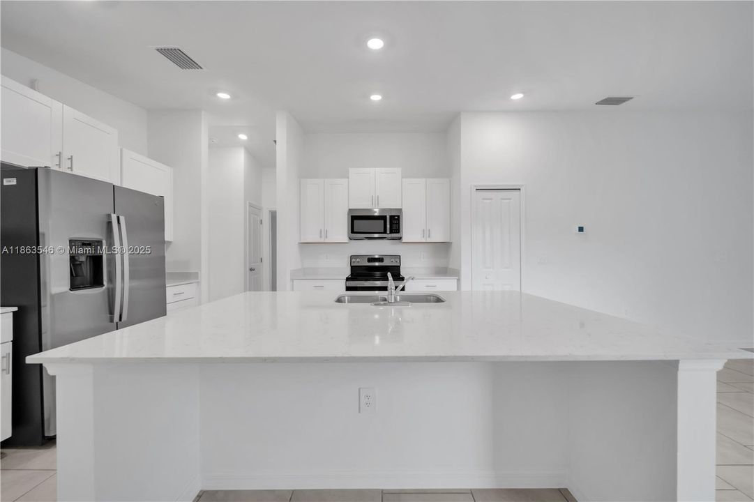 В аренду: $2,300 (3 спален, 2 ванн, 1448 Квадратных фут)