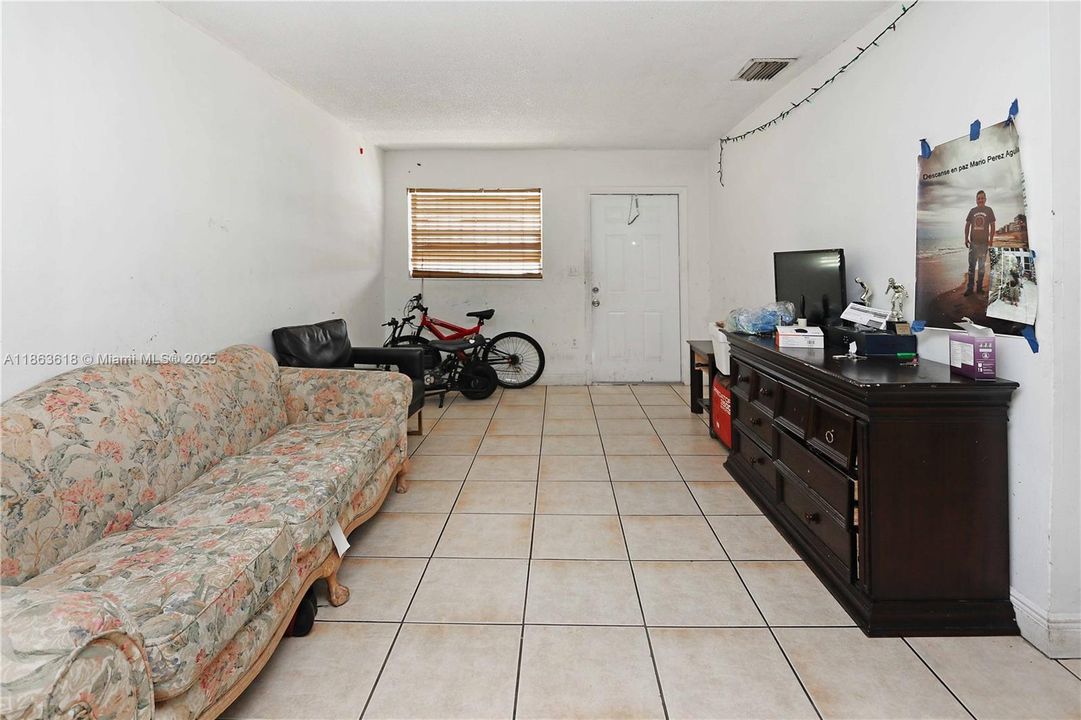 На продажу: $550,000 (0 спален, 0 ванн, 2100 Квадратных фут)