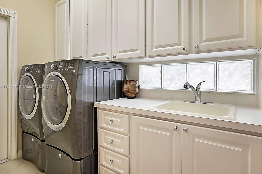 Recently Sold: $619,999 (3 beds, 2 baths, 2000 Square Feet)