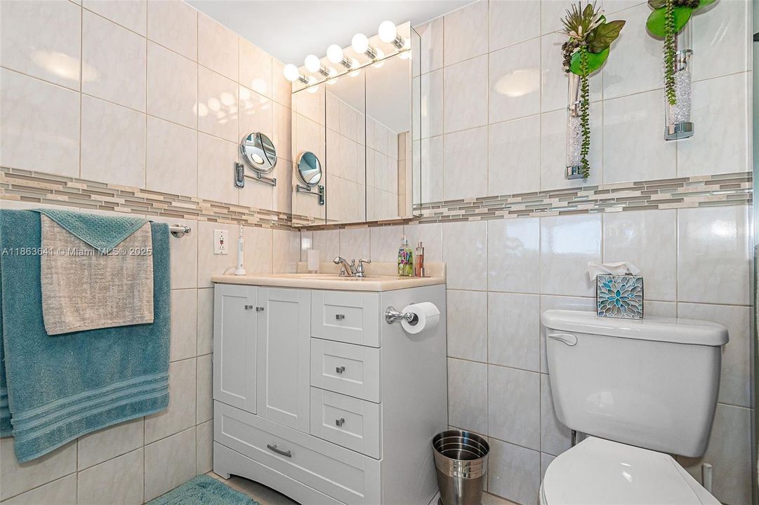 合同活跃: $299,900 (2 贝兹, 2 浴室, 1144 平方英尺)