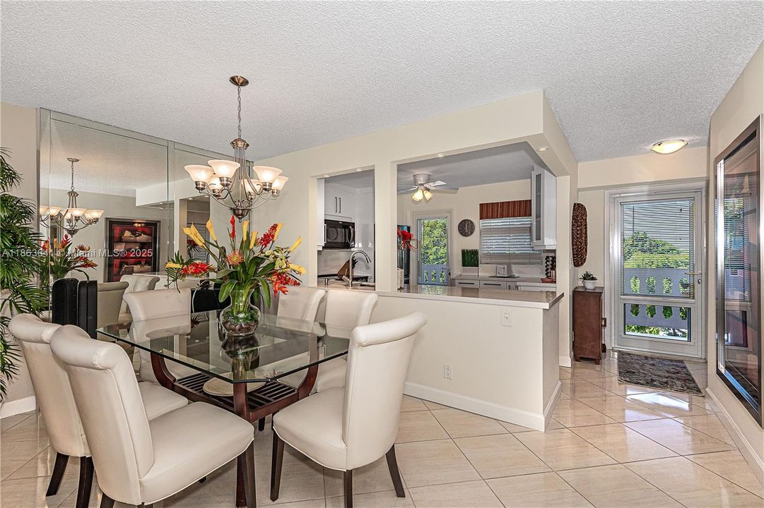 合同活跃: $299,900 (2 贝兹, 2 浴室, 1144 平方英尺)