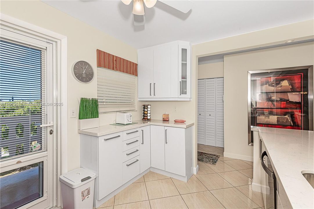 合同活跃: $299,900 (2 贝兹, 2 浴室, 1144 平方英尺)