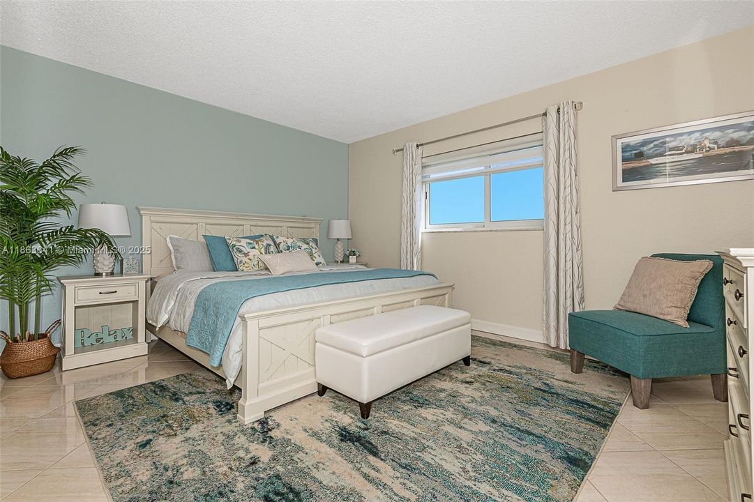 合同活跃: $299,900 (2 贝兹, 2 浴室, 1144 平方英尺)