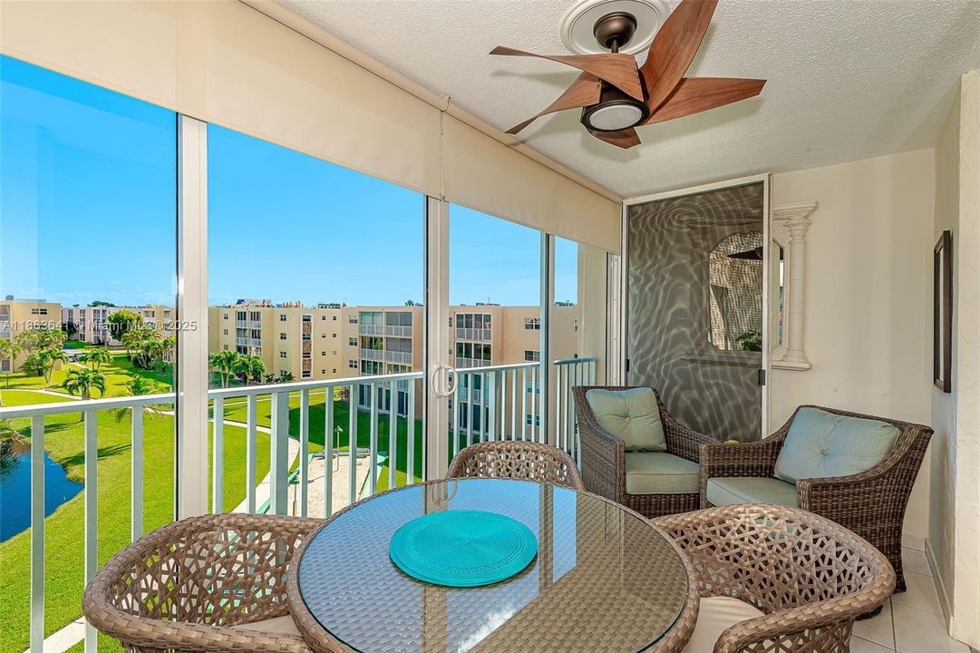 合同活跃: $299,900 (2 贝兹, 2 浴室, 1144 平方英尺)