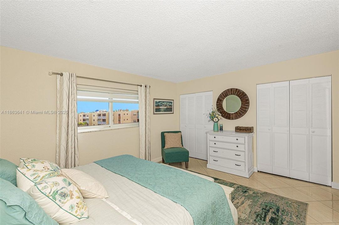 合同活跃: $299,900 (2 贝兹, 2 浴室, 1144 平方英尺)