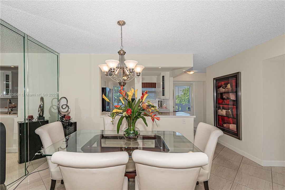 合同活跃: $299,900 (2 贝兹, 2 浴室, 1144 平方英尺)