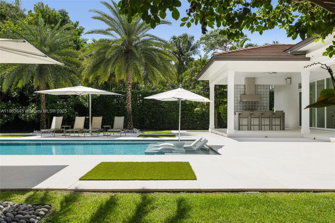 最近售出: $6,995,000 (6 贝兹, 7 浴室, 5961 平方英尺)