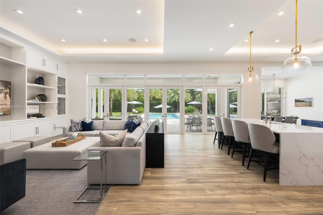 最近售出: $6,995,000 (6 贝兹, 7 浴室, 5961 平方英尺)